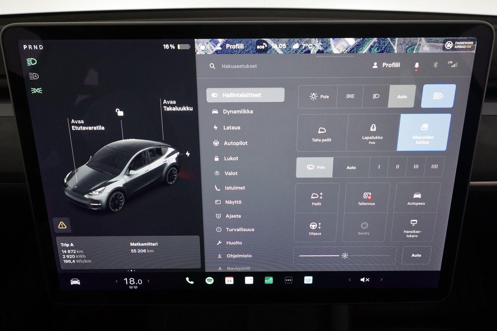Tesla Model Y 2021 Long Range Dual Motor * Koukku / Lasikatto / ILP / ACC / Matrix-LED / Muistipenkki / P.kamera / Premium Audio * - 2x Latauskaapelit / Kahdet renkaat aluvanteilla