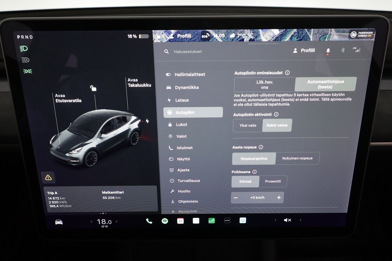 Tesla Model Y 2021 Long Range Dual Motor * Koukku / Lasikatto / ILP / ACC / Matrix-LED / Muistipenkki / P.kamera / Premium Audio * - 2x Latauskaapelit / Kahdet renkaat aluvanteilla