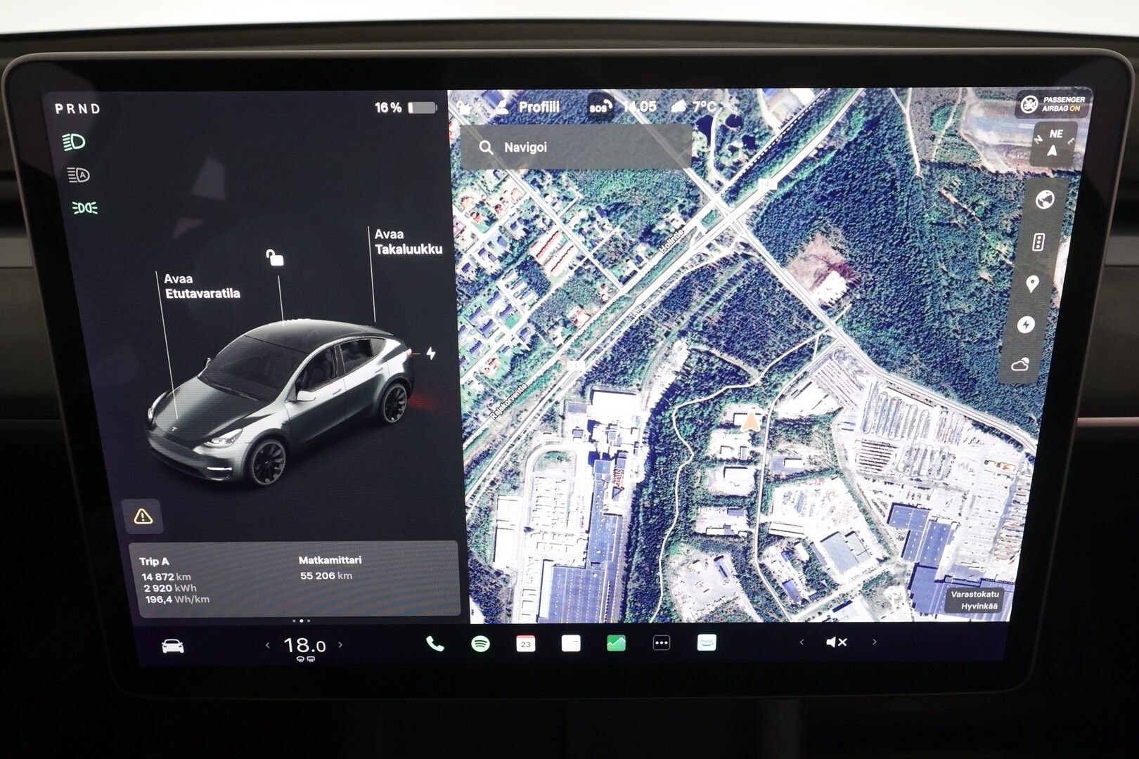 Tesla Model Y 2021 Long Range Dual Motor * Koukku / Lasikatto / ILP / ACC / Matrix-LED / Muistipenkki / P.kamera / Premium Audio * - 2x Latauskaapelit / Kahdet renkaat aluvanteilla