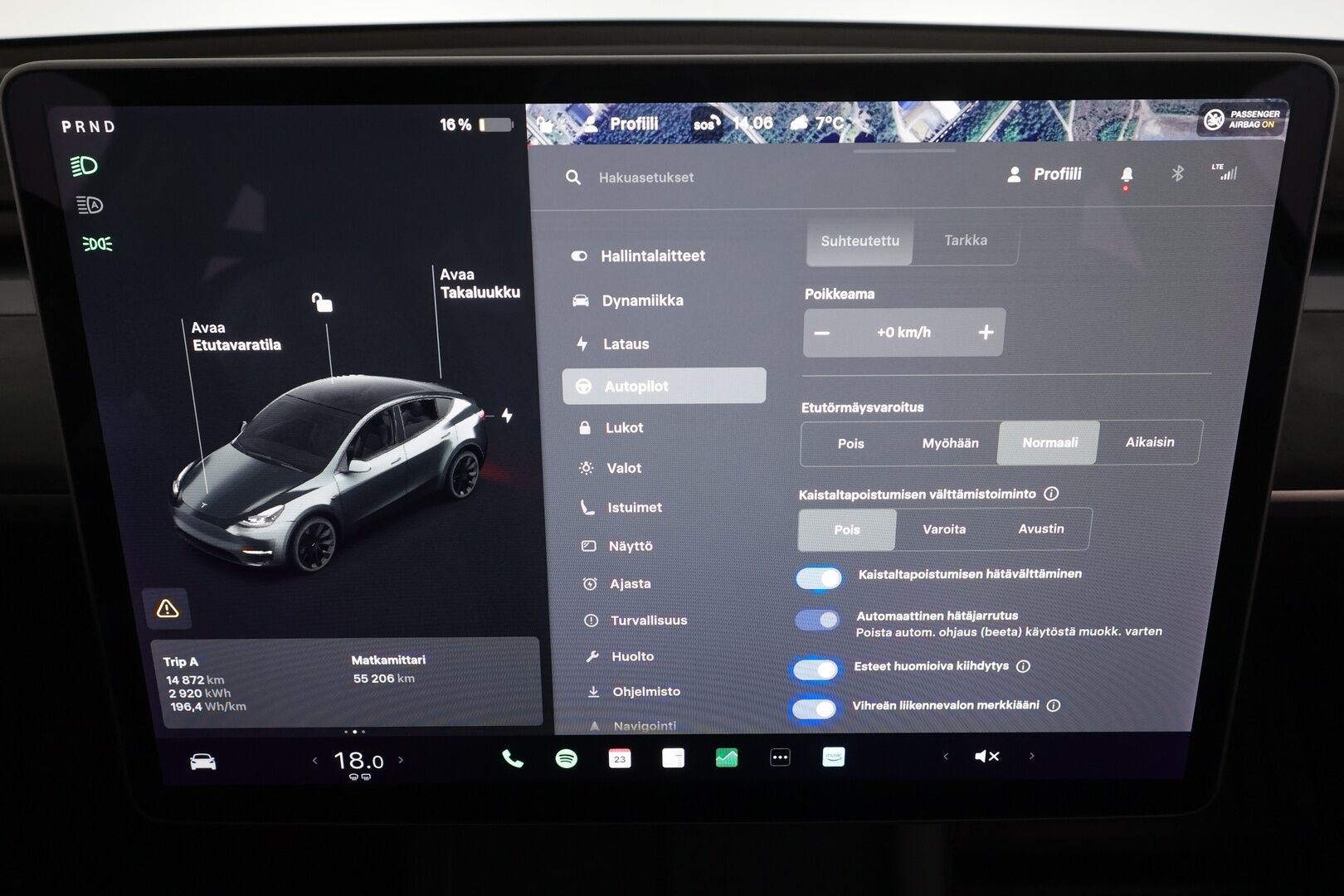 Tesla Model Y 2021 Long Range Dual Motor * Koukku / Lasikatto / ILP / ACC / Matrix-LED / Muistipenkki / P.kamera / Premium Audio * - 2x Latauskaapelit / Kahdet renkaat aluvanteilla
