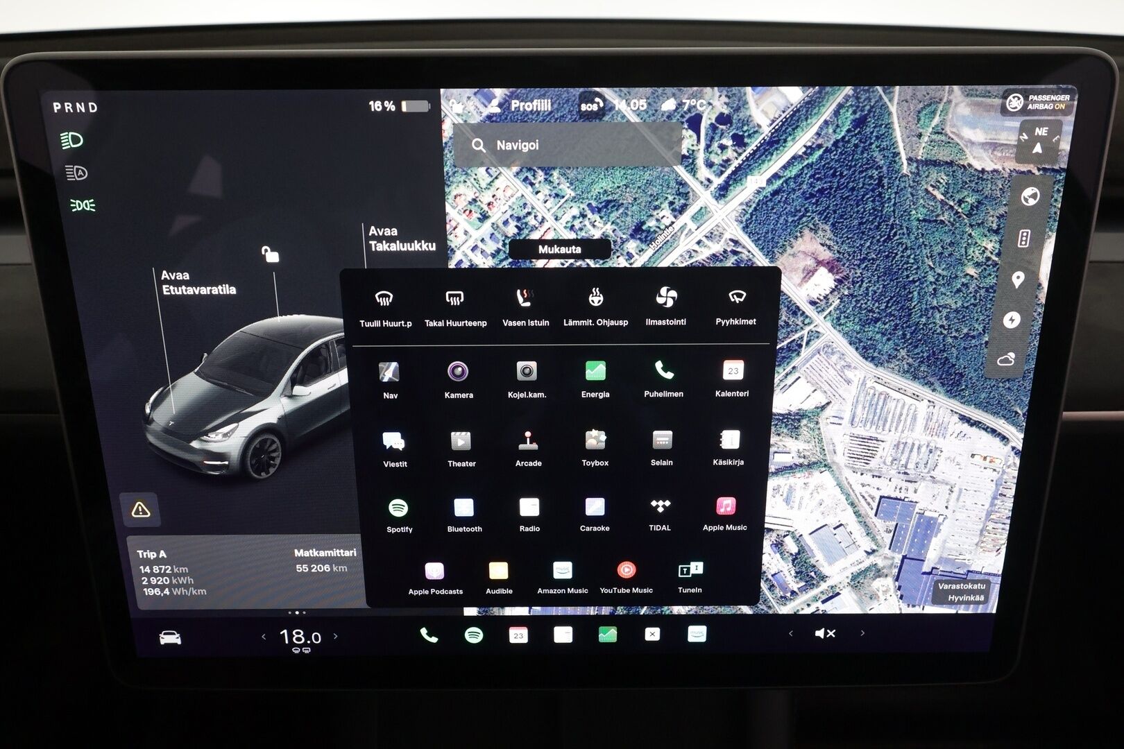 Tesla Model Y 2021 Long Range Dual Motor * Koukku / Lasikatto / ILP / ACC / Matrix-LED / Muistipenkki / P.kamera / Premium Audio * - 2x Latauskaapelit / Kahdet renkaat aluvanteilla