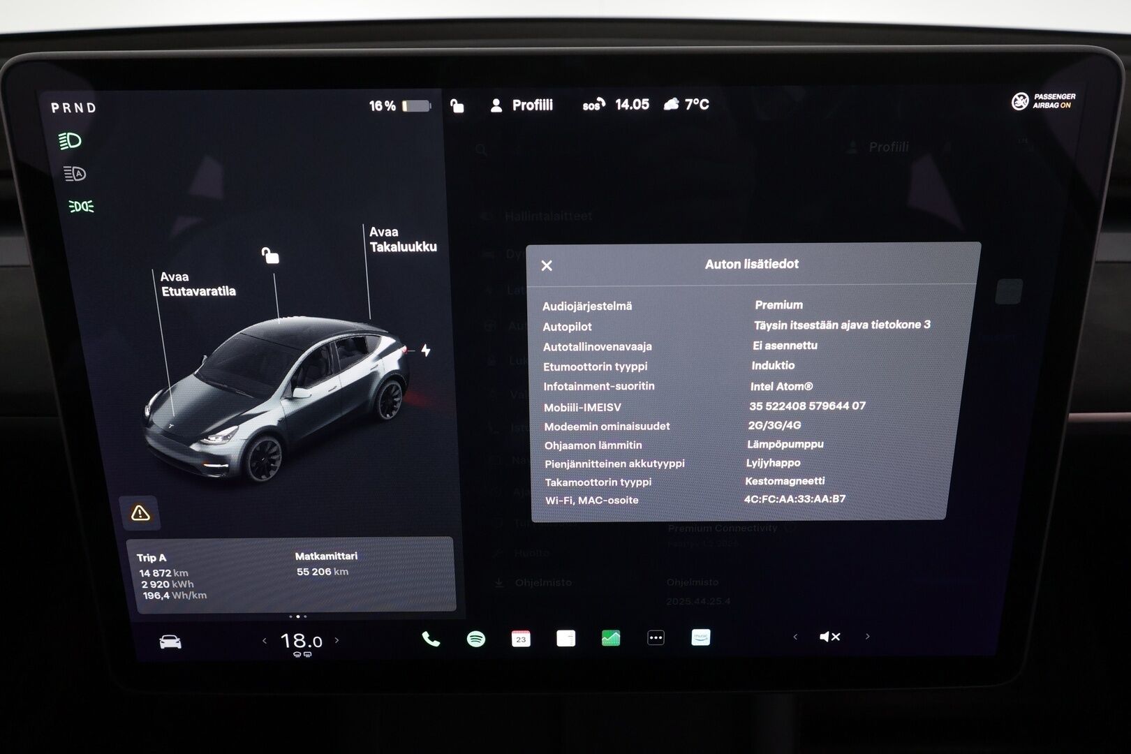Tesla Model Y 2021 Long Range Dual Motor * Koukku / Lasikatto / ILP / ACC / Matrix-LED / Muistipenkki / P.kamera / Premium Audio * - 2x Latauskaapelit / Kahdet renkaat aluvanteilla