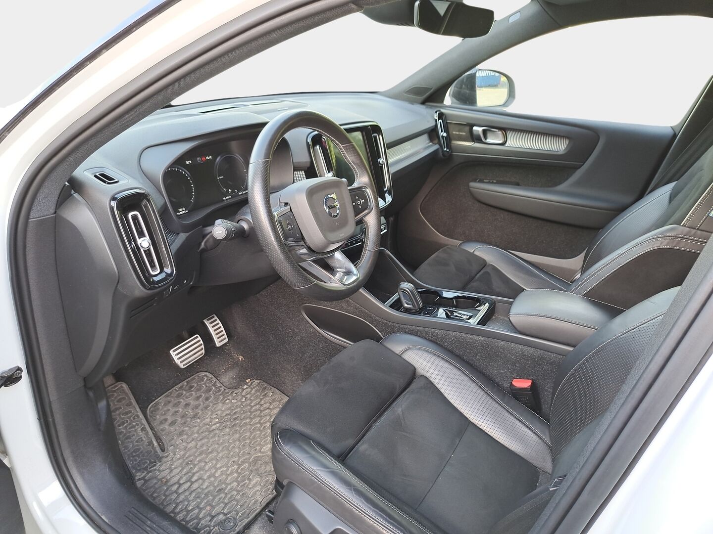 Volvo XC40 2021 T5 Recharge R-Design *Webasto / ACC / H&K / Koukku / Sporttipenkit / P. Kamera / KeylessGo / Apple&Android / VOC*