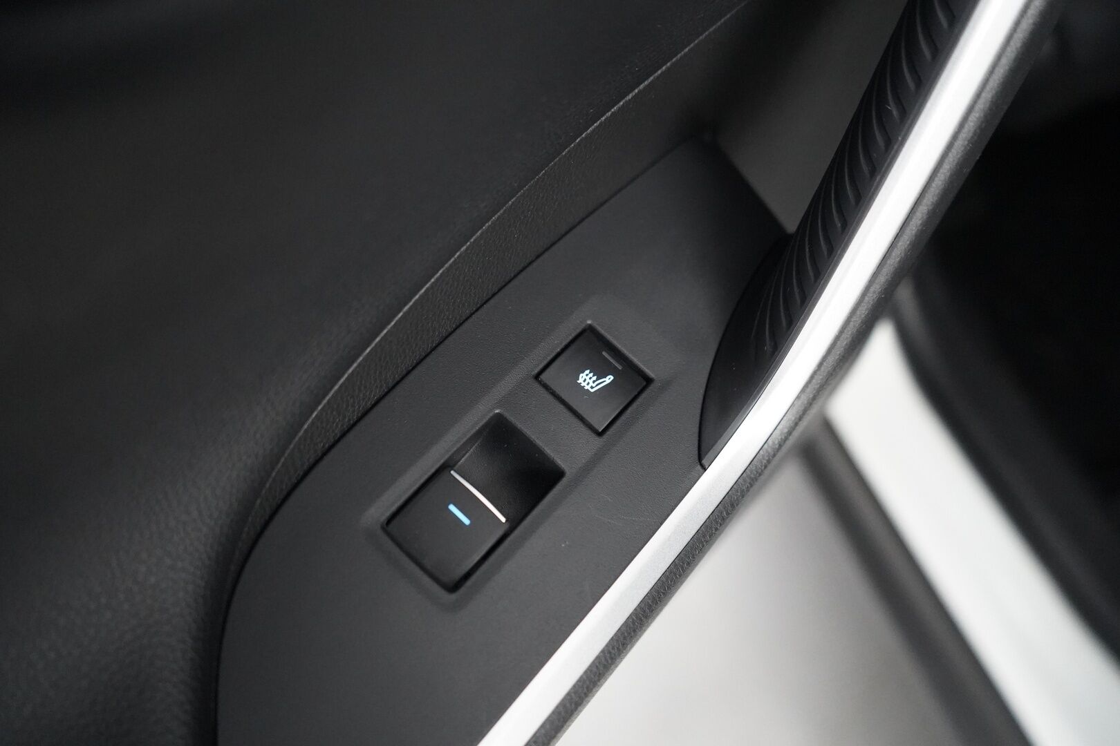 Toyota RAV4 PLUG-IN 2020 2,5 Hybrid AWD-i Premium - Koukku | ACC | Kamera | Nahat | Sähkökontti | Ratinlämmitin | Juuri saapunut | Kahdet OEM vanteet | Viimeisin huolto 95tkm
