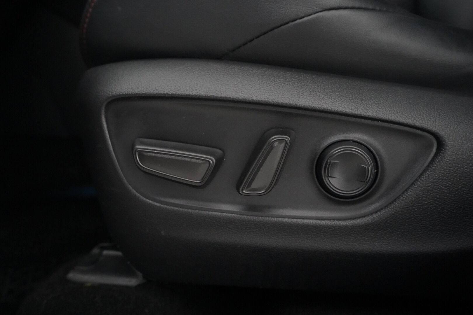 Toyota RAV4 PLUG-IN 2020 2,5 Hybrid AWD-i Premium - Koukku | ACC | Kamera | Nahat | Sähkökontti | Ratinlämmitin | Juuri saapunut | Kahdet OEM vanteet | Viimeisin huolto 95tkm