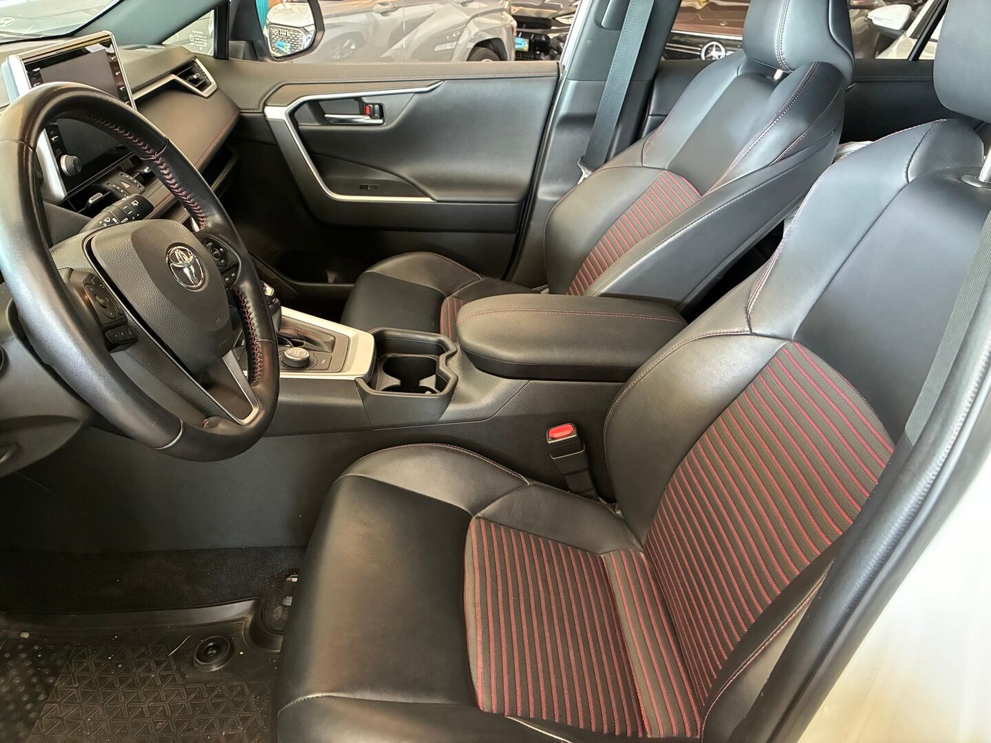 Toyota RAV4 PLUG-IN 2020 2,5 Hybrid AWD-i Premium *Koukku / ACC / Kamera / Nahat / Sähkökontti / Ratinlämmitin* - Juuri saapunut / Kahdet OEM vanteet / Viimeisin huolto 95tkm