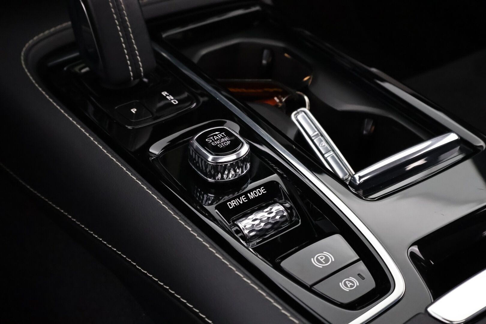 Volvo S90 2021 T8 AWD Recharge R-Design aut - Polestar Engineered | B&W | Panorama | ACC | HUD | Four-C Alusta | 360° | Full LED | Vetokoukku | Nahka-Alcantara | HARVOIN TARJOLLA!