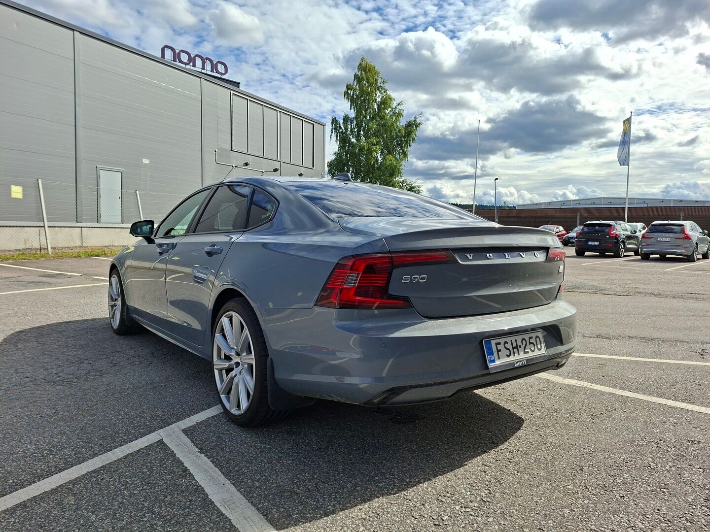 Volvo S90 2021 T8 AWD Recharge R-Design aut - Polestar Engineered | B&W | Panorama | ACC | HUD | Four-C Alusta | 360° | Full LED | Vetokoukku | Nahka-Alcantara | HARVOIN TARJOLLA!