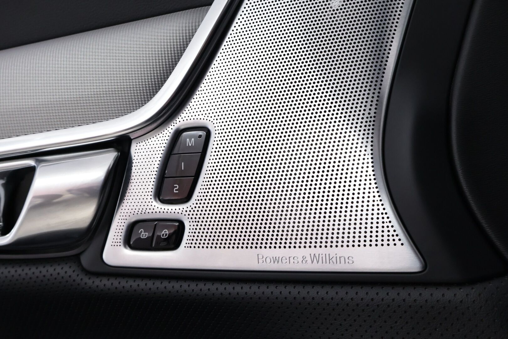 Volvo S90 2021 T8 AWD Recharge R-Design aut - Polestar Engineered | B&W | Panorama | ACC | HUD | Four-C Alusta | 360° | Full LED | Vetokoukku | Nahka-Alcantara | HARVOIN TARJOLLA!