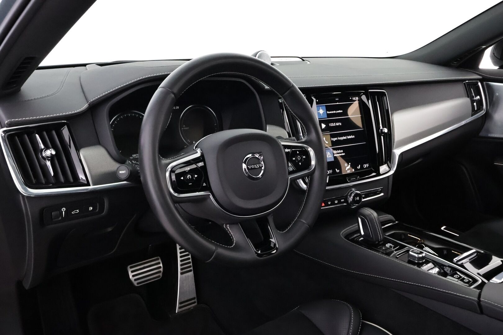 Volvo S90 2021 T8 AWD Recharge R-Design aut - Polestar Engineered | B&W | Panorama | ACC | HUD | Four-C Alusta | 360° | Full LED | Vetokoukku | Nahka-Alcantara | HARVOIN TARJOLLA!