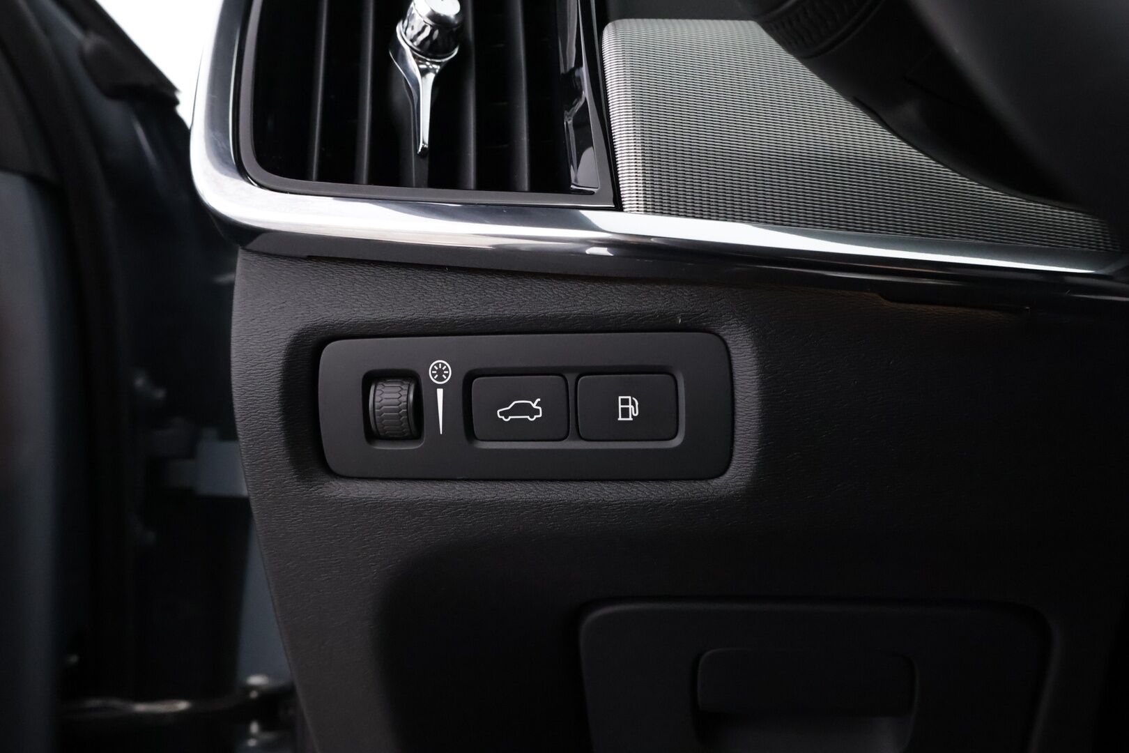 Volvo S90 2021 T8 AWD Recharge R-Design aut - Polestar Engineered | B&W | Panorama | ACC | HUD | Four-C Alusta | 360° | Full LED | Vetokoukku | Nahka-Alcantara | HARVOIN TARJOLLA!