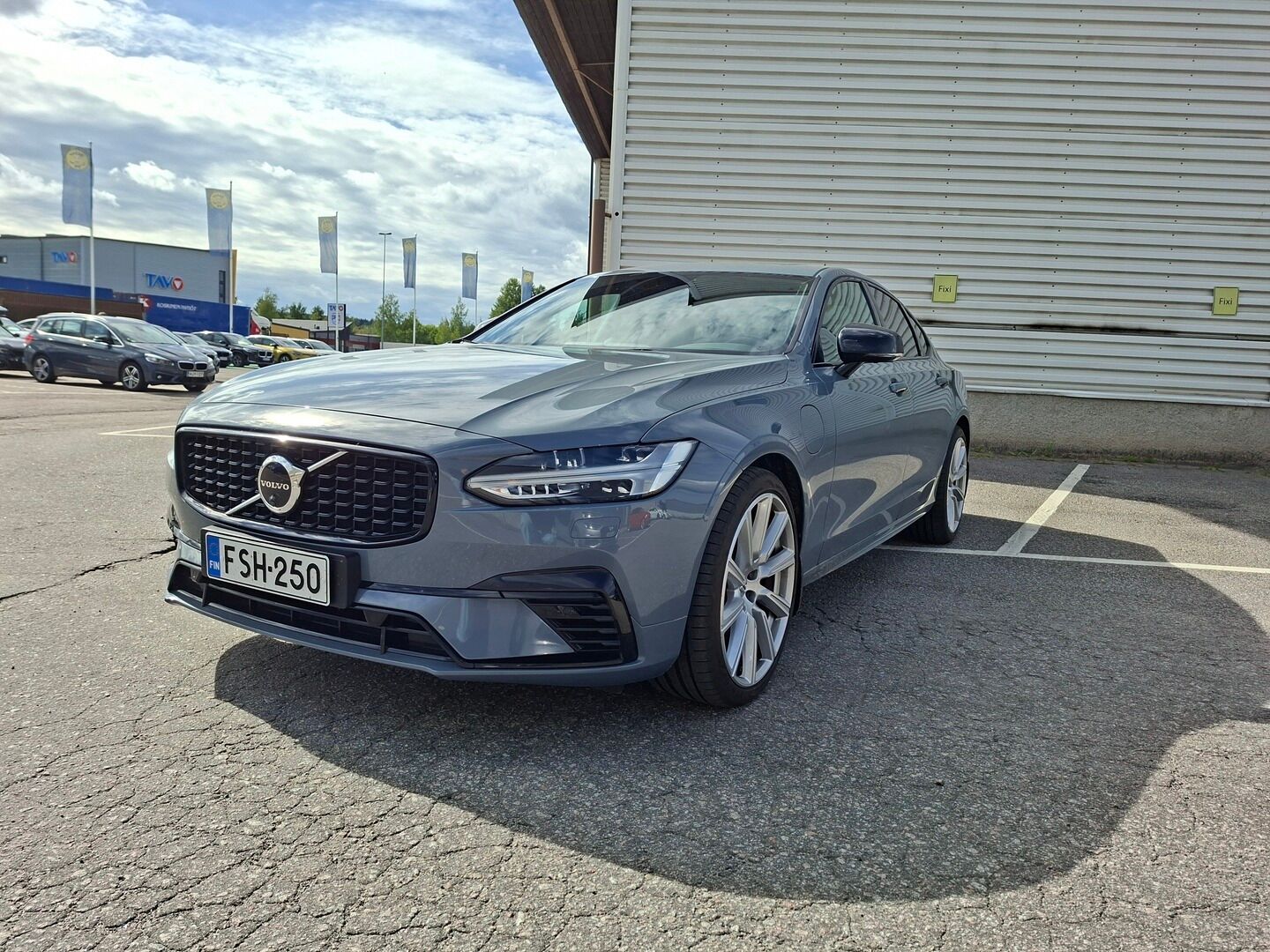 Volvo S90 2021 T8 AWD Recharge R-Design aut - Polestar Engineered | B&W | Panorama | ACC | HUD | Four-C Alusta | 360° | Full LED | Vetokoukku | Nahka-Alcantara | HARVOIN TARJOLLA!