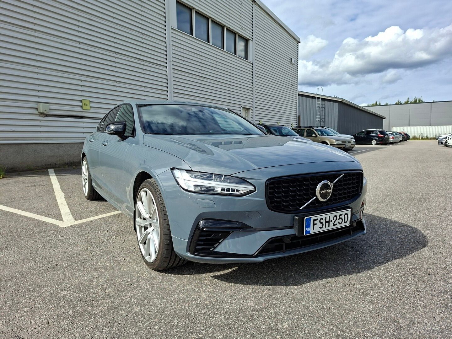 Volvo S90 2021 T8 AWD Recharge R-Design aut - Polestar Engineered | B&W | Panorama | ACC | HUD | Four-C Alusta | 360° | Full LED | Vetokoukku | Nahka-Alcantara | HARVOIN TARJOLLA!