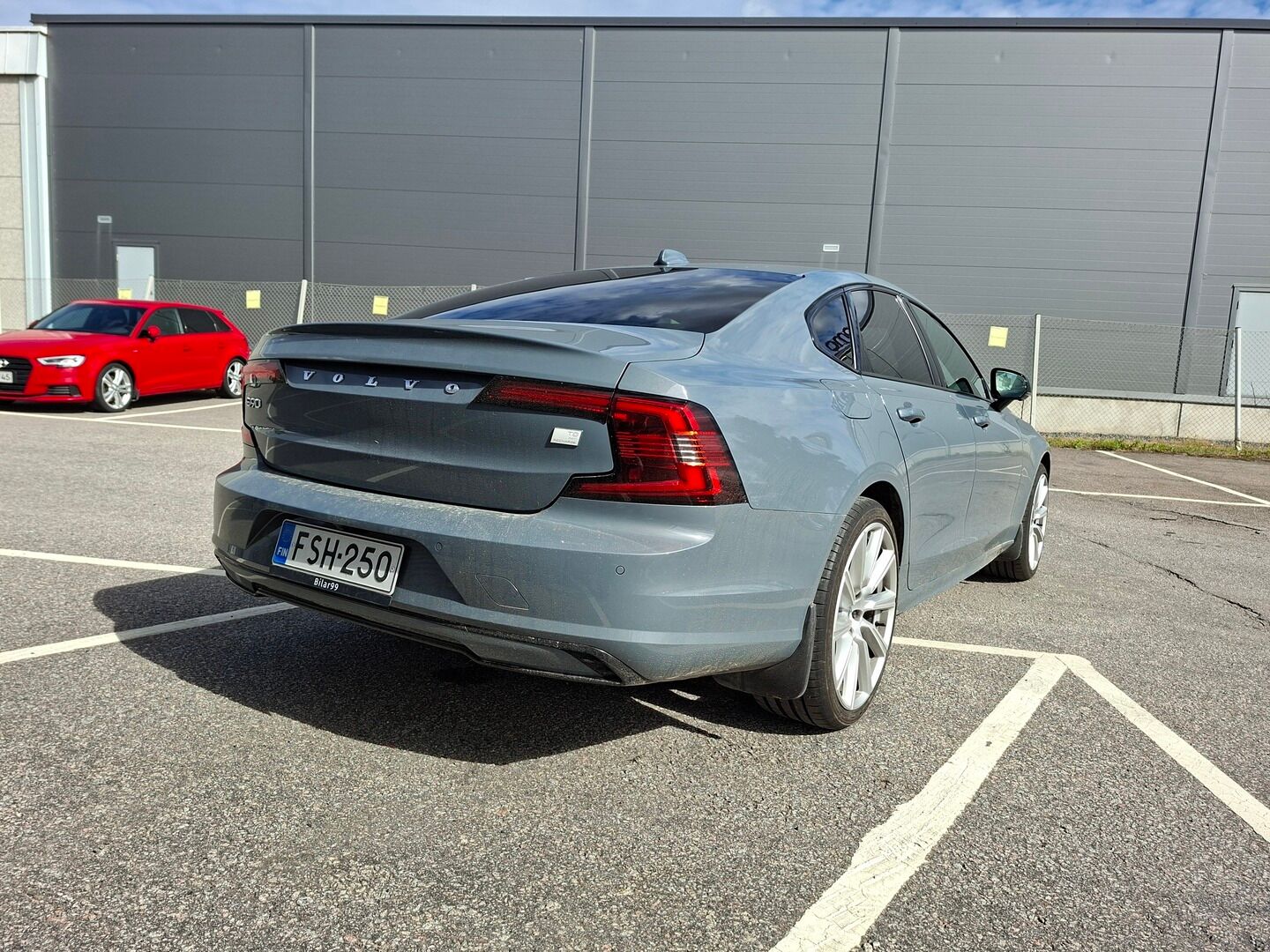 Volvo S90 2021 T8 AWD Recharge R-Design aut - Polestar Engineered | B&W | Panorama | ACC | HUD | Four-C Alusta | 360° | Full LED | Vetokoukku | Nahka-Alcantara | HARVOIN TARJOLLA!