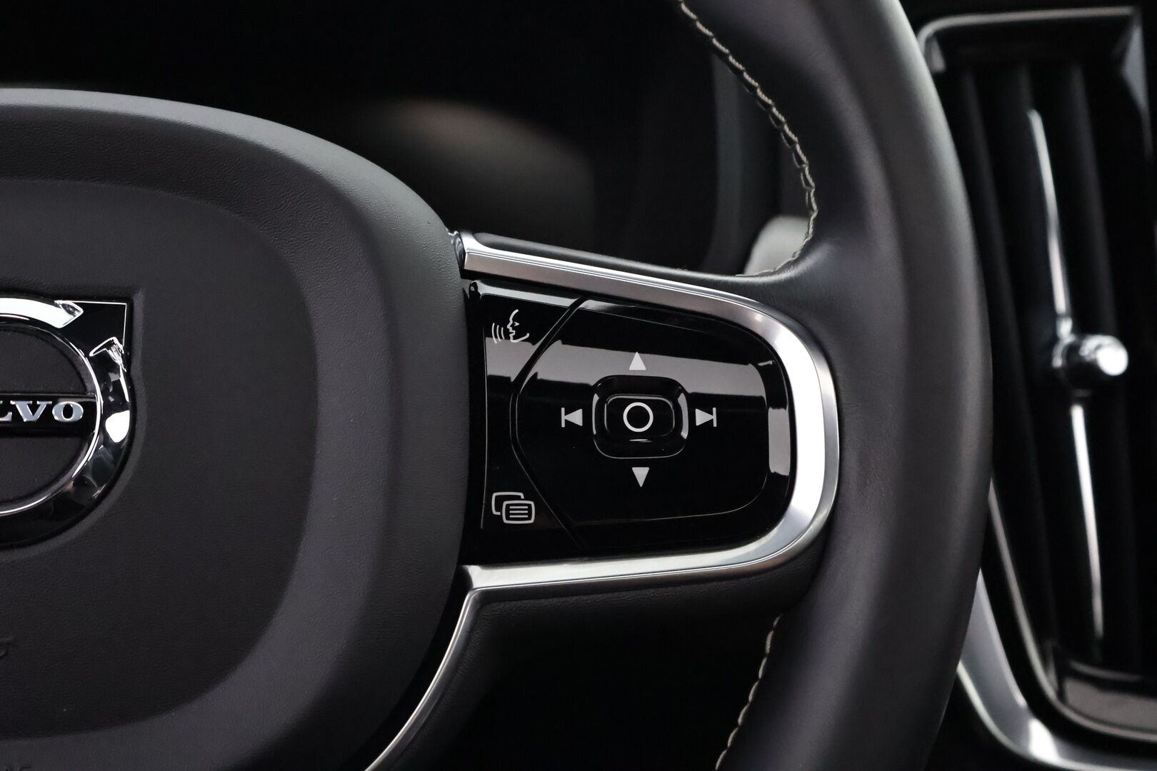 Volvo S90 2021 T8 AWD Recharge R-Design aut - Polestar Engineered | B&W | Panorama | ACC | HUD | Four-C Alusta | 360° | Full LED | Vetokoukku | Nahka-Alcantara | HARVOIN TARJOLLA!