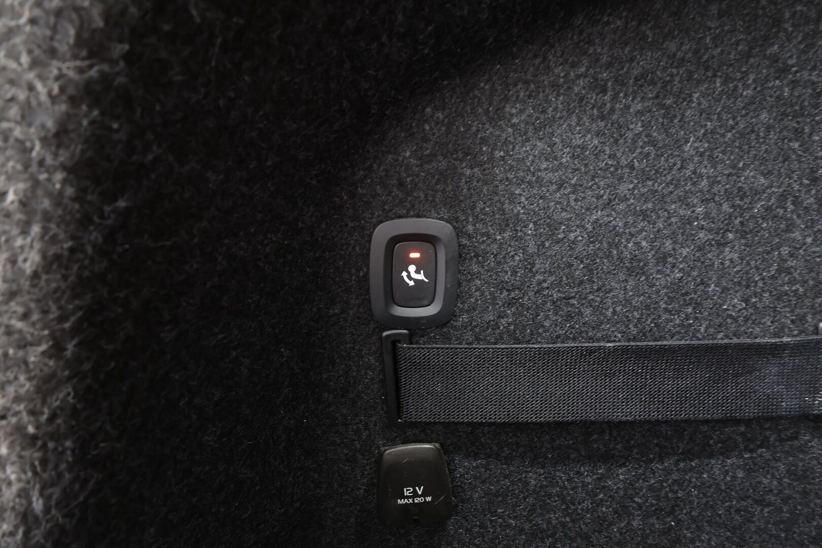 Polestar 2 2021 Launch Edition, 300kW, 78kWh - | Koukku | Pilot&Plus | H&K | Lasikatto | ACC | 360 | Sporttipenkki Muistilla | Navi | Kaistavahti | Keyless | Kahdet renkaat |