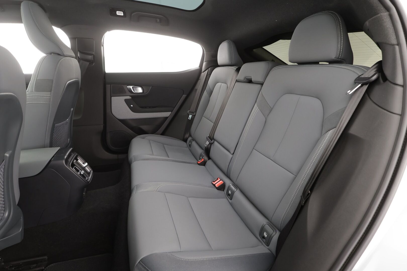 Polestar 2 2021 Launch Edition, 300kW, 78kWh - | Koukku | Pilot&Plus | H&K | Lasikatto | ACC | 360 | Sporttipenkki Muistilla | Navi | Kaistavahti | Keyless | Kahdet renkaat |