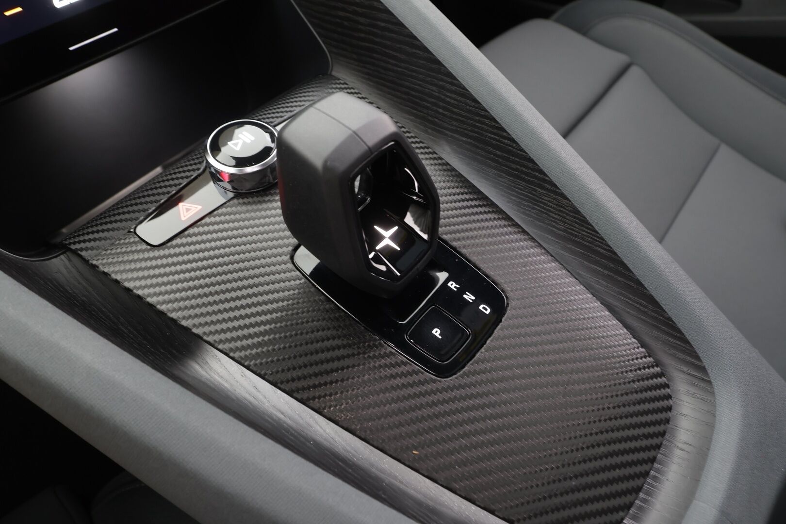 Polestar 2 2021 Launch Edition, 300kW, 78kWh - | Koukku | Pilot&Plus | H&K | Lasikatto | ACC | 360 | Sporttipenkki Muistilla | Navi | Kaistavahti | Keyless | Kahdet renkaat |