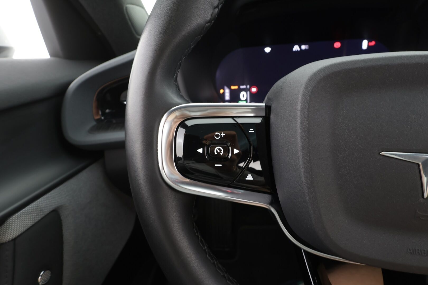 Polestar 2 2021 Launch Edition, 300kW, 78kWh - | Koukku | Pilot&Plus | H&K | Lasikatto | ACC | 360 | Sporttipenkki Muistilla | Navi | Kaistavahti | Keyless | Kahdet renkaat |