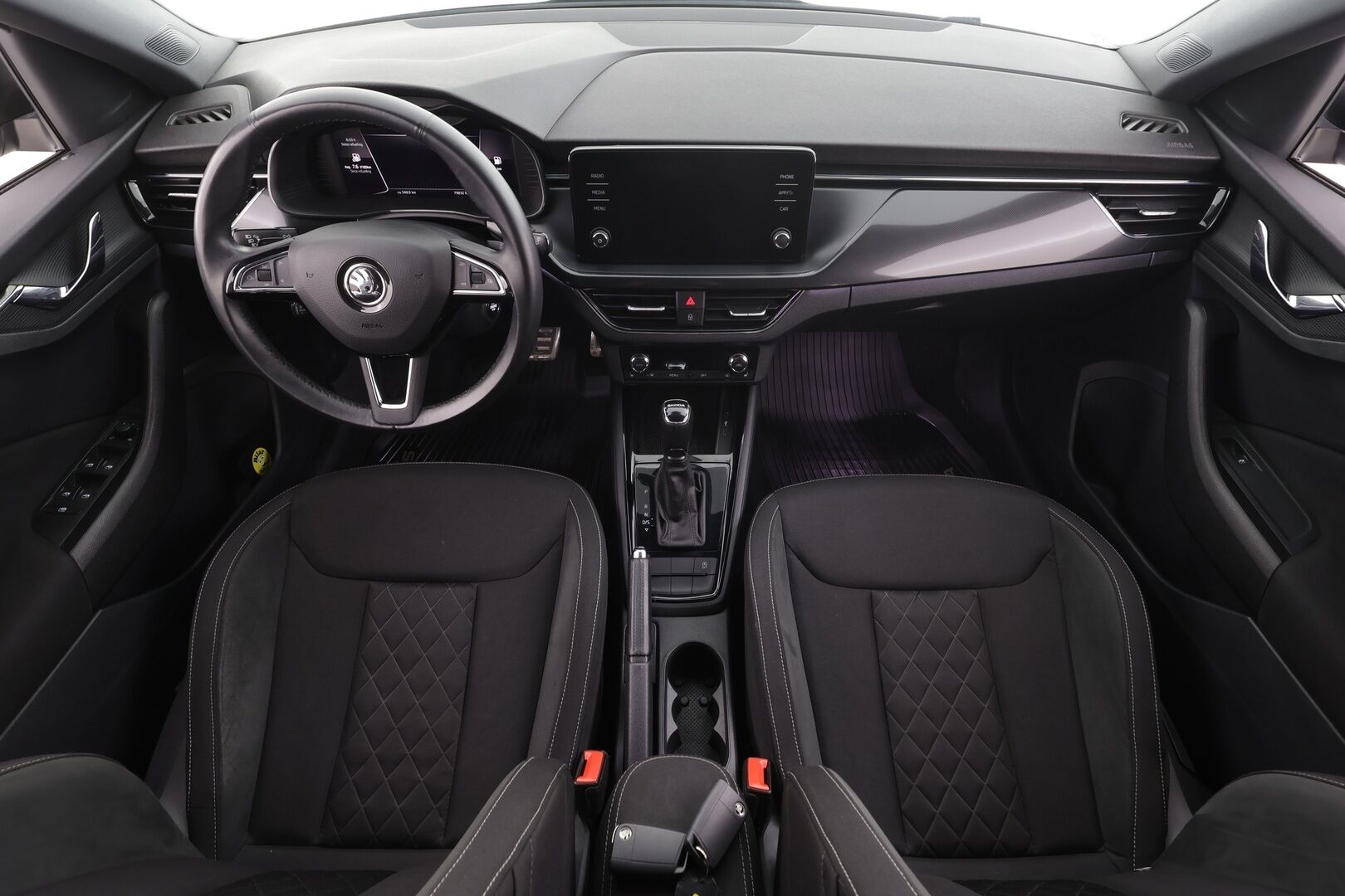 Skoda Scala 2020 1,5 TSI Ambition DSG Autom. * Adapt.Vakkari / Peruutuskamera / Koukku / Digimittari / LED / Sporttipenkit / KeylessGo - Kahdet renkaat aluvanteilla / Hyvät varusteet - HULLUT AVAJAISHULINAT KORKOTARJOUS 3,29 %