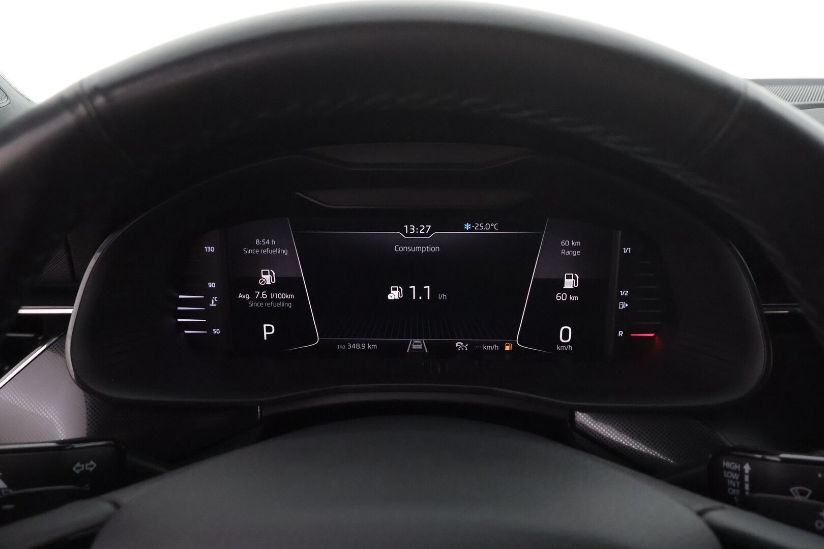 Skoda Scala 2020 1,5 TSI Ambition DSG Autom. * Adapt.Vakkari / Peruutuskamera / Koukku / Digimittari / LED / Sporttipenkit / KeylessGo - Kahdet renkaat aluvanteilla / Hyvät varusteet