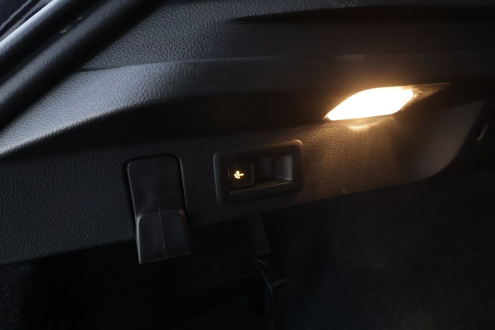 Skoda Scala 2020 1,5 TSI Ambition DSG Autom. * Adapt.Vakkari / Peruutuskamera / Koukku / Digimittari / LED / Sporttipenkit / KeylessGo - Kahdet renkaat aluvanteilla / Hyvät varusteet - HULLUT AVAJAISHULINAT KORKOTARJOUS 3,29 %