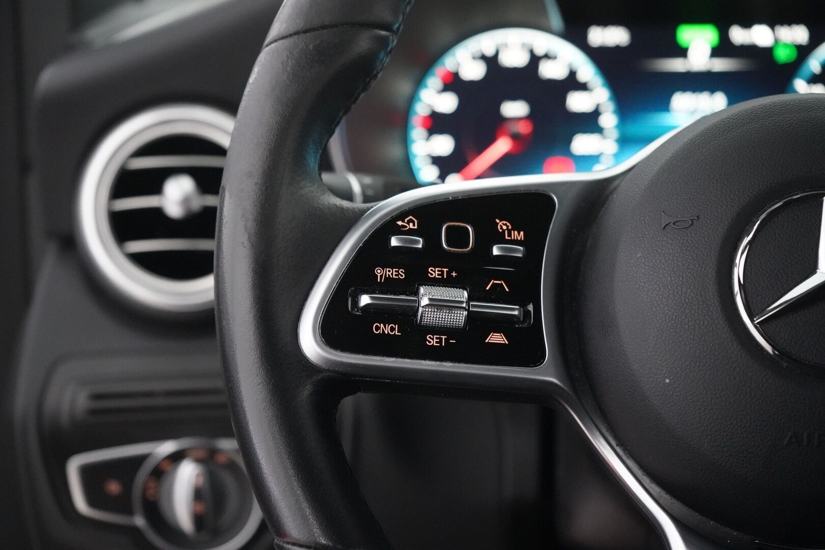Mercedes-Benz GLC 2021 300 e 4MATIC A Business EQ Power - DTR+Q | Multibeam | MBUX | Kamera | Vetokoukku | Kahdet Mersun vanteet | Akku kuntotarkastettu | Puhdas Carvertical | Viimeisin huolto 9 / 26
