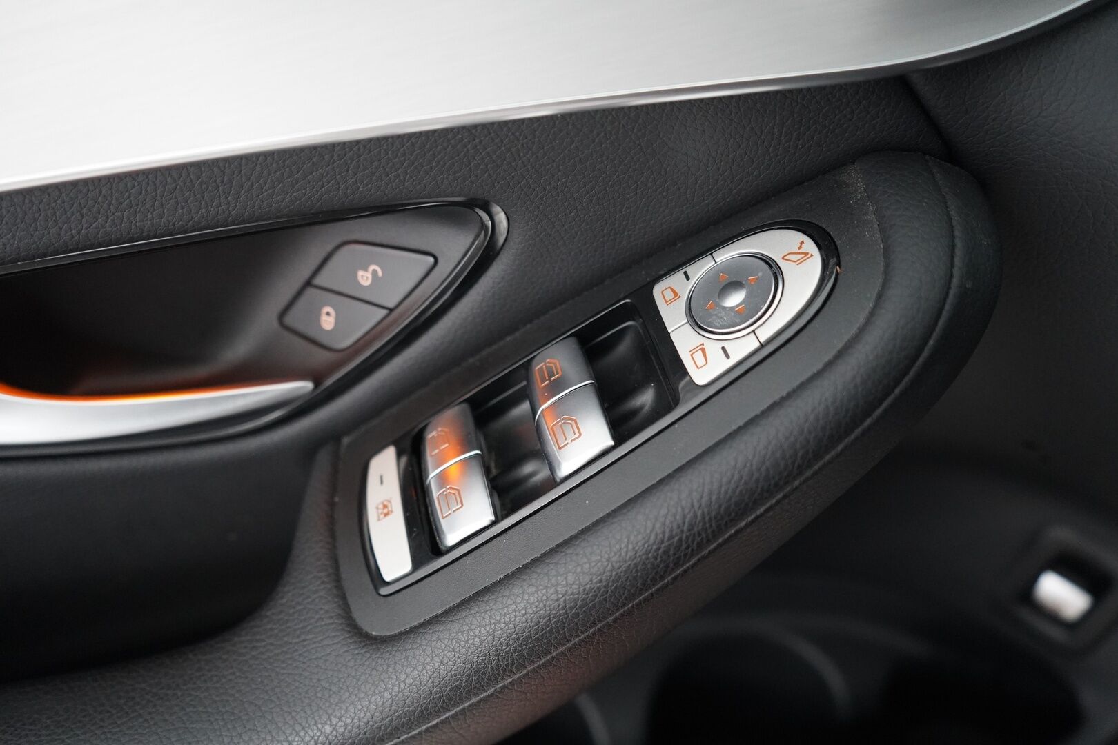 Mercedes-Benz GLC 2021 300 e 4MATIC A Business EQ Power - DTR+Q | Multibeam | MBUX | Kamera | Vetokoukku | Kahdet Mersun vanteet | Akku kuntotarkastettu | Puhdas Carvertical | Viimeisin huolto 9 / 26