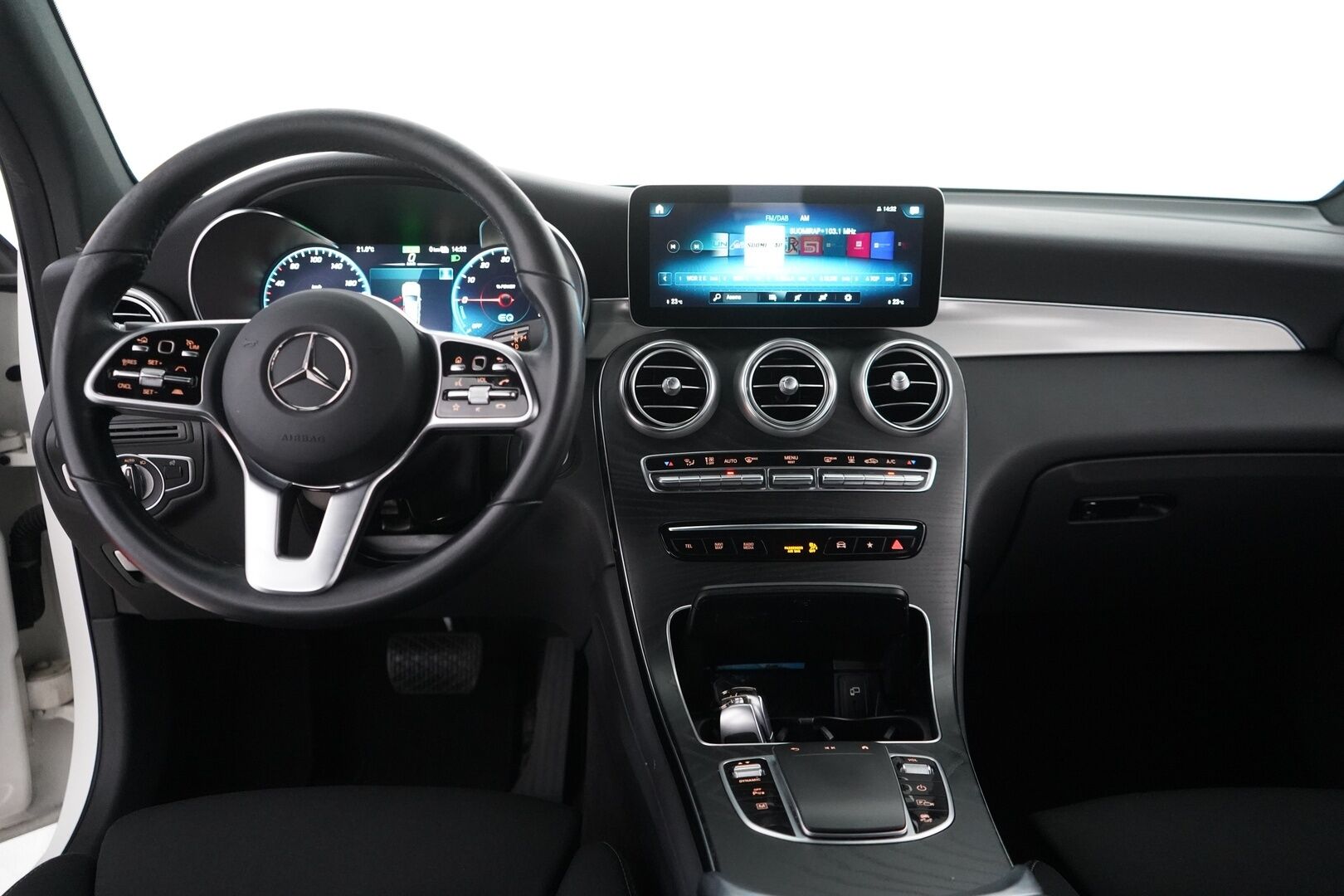 Mercedes-Benz GLC 2021 300 e 4MATIC A Business EQ Power - DTR+Q | Multibeam | MBUX | Kamera | Vetokoukku | Kahdet Mersun vanteet | Akku kuntotarkastettu | Puhdas Carvertical | Viimeisin huolto 9 / 26