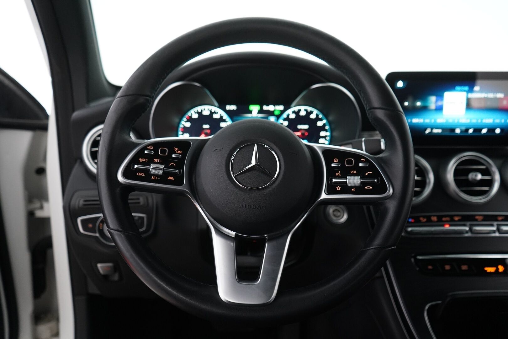 Mercedes-Benz GLC 2021 300 e 4MATIC A Business EQ Power - DTR+Q | Multibeam | MBUX | Kamera | Vetokoukku | Kahdet Mersun vanteet | Akku kuntotarkastettu | Puhdas Carvertical | Viimeisin huolto 9 / 26