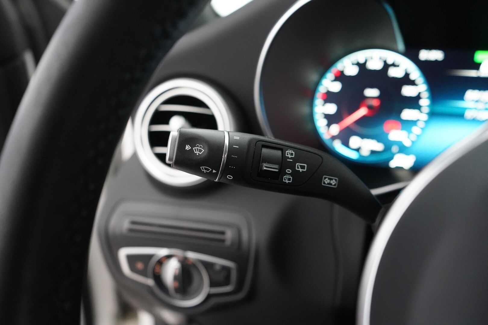 Mercedes-Benz GLC 2021 300 e 4MATIC A Business EQ Power - DTR+Q | Multibeam | MBUX | Kamera | Vetokoukku | Kahdet Mersun vanteet | Akku kuntotarkastettu | Puhdas Carvertical | Viimeisin huolto 9 / 26