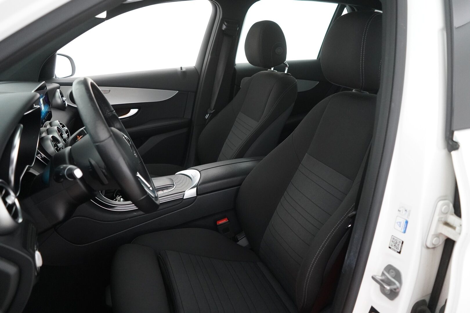 Mercedes-Benz GLC 2021 300 e 4MATIC A Business EQ Power - DTR+Q | Multibeam | MBUX | Kamera | Vetokoukku | Kahdet Mersun vanteet | Akku kuntotarkastettu | Puhdas Carvertical | Viimeisin huolto 9 / 26