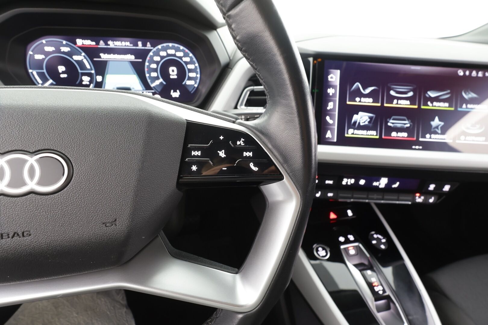 Audi Q4 e-tron 2022 50 e-tron quattro - | ACC | ILP  | Koukku | Matrix-LED | P.Kamera | Sporttipenkit | Keyless | Apple&Android | Kahdet Renkaat | Koti & Kauppalaturi |