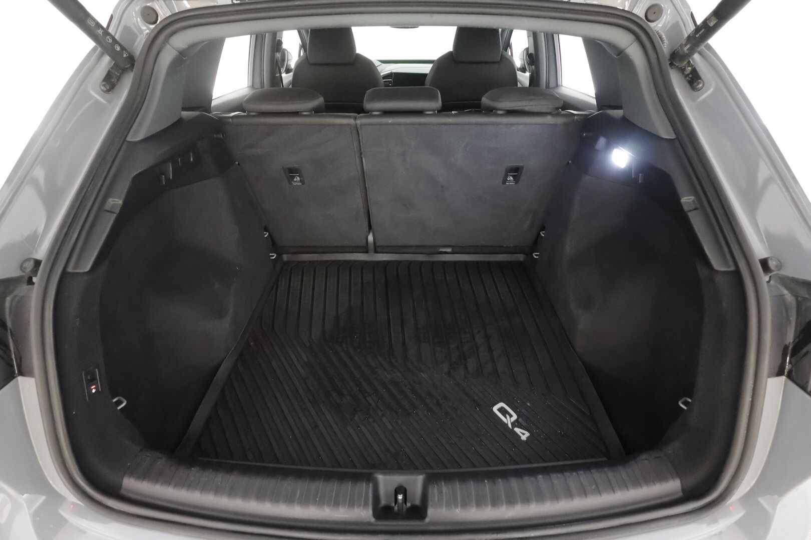 Audi Q4 e-tron 2022 50 e-tron quattro - | ACC | ILP  | Koukku | Matrix-LED | P.Kamera | Sporttipenkit | Keyless | Apple&Android | Kahdet Renkaat | Koti & Kauppalaturi |