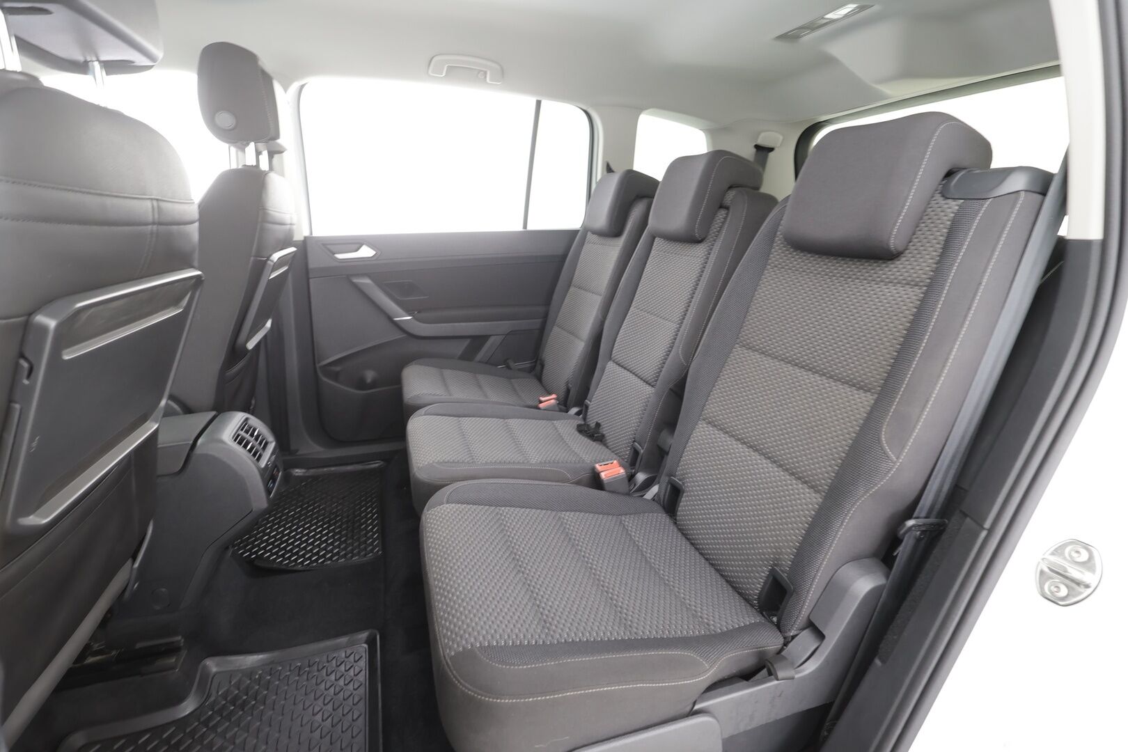 Volkswagen Touran 2018 R-Line 1,4 TSI 110 kW (150 hv) DSG-automaatti 7.P - | ACC | Koukku | Webasto | P.tutkat | LED | Apple&Android | Kahdet Renkaat |