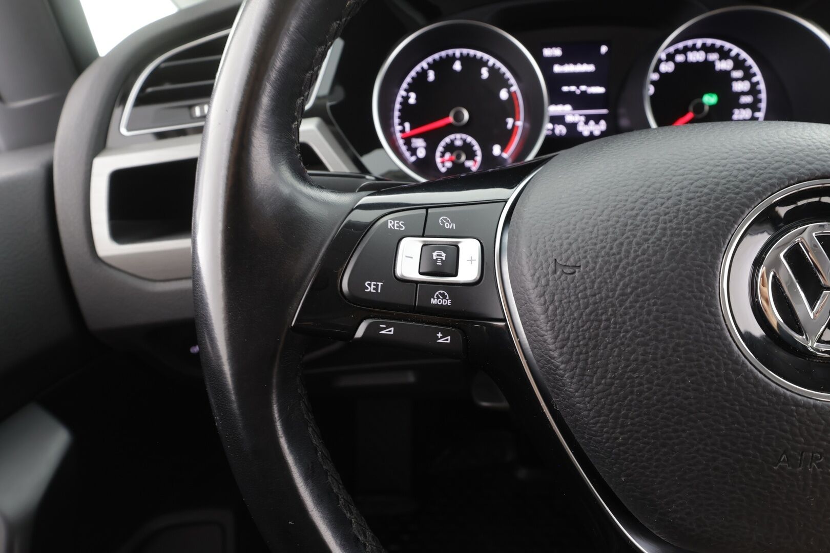 Volkswagen Touran 2018 R-Line 1,4 TSI 110 kW (150 hv) DSG-automaatti 7.P - | ACC | Koukku | Webasto | P.tutkat | LED | Apple&Android | Kahdet Renkaat |