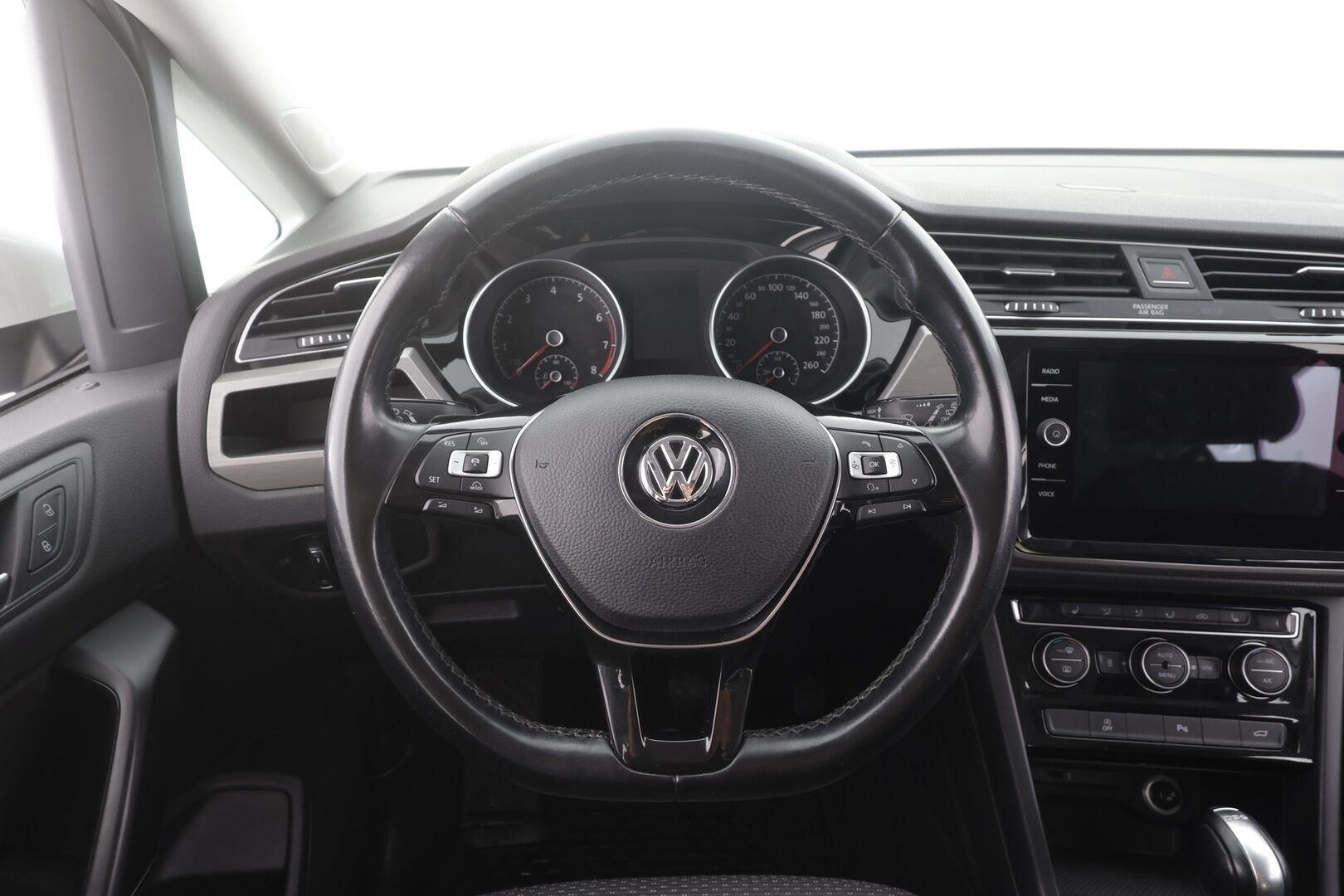 Volkswagen Touran 2018 R-Line 1,4 TSI 110 kW (150 hv) DSG-automaatti 7.P - | ACC | Koukku | Webasto | P.tutkat | LED | Apple&Android | Kahdet Renkaat |