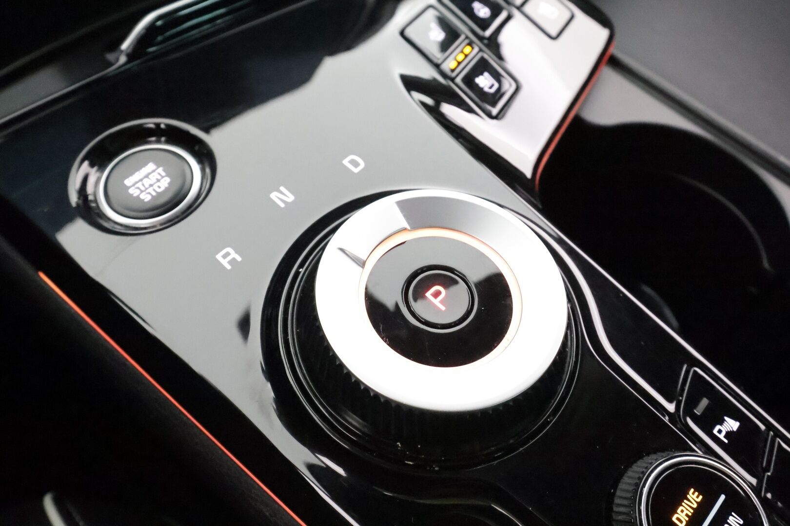 Kia Sportage 2022 1,6 T-GDI AWD Plug-in Hybrid GT-Line AT 265hv * ACC / 360° / H&K / Muisitpenkki / LED / Navi / Ilmastoidut penkit / Koukku * - 1.Om Suomi-auto / Kahdet renkaat aluvanteilla / Huippuvarusteet - HULLUT BLACKWEEK JATKOT - KORKOTARJOUS 2,49%