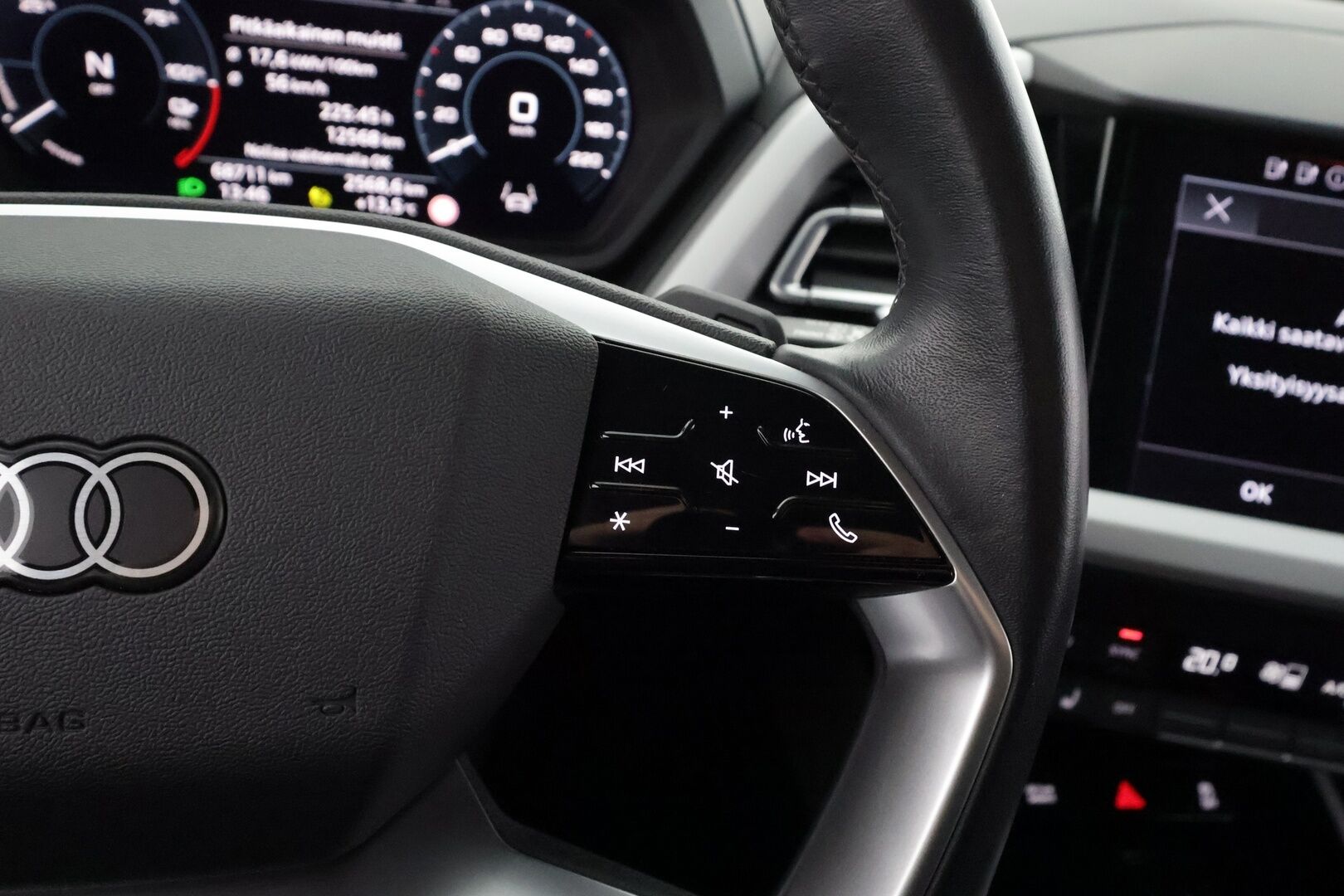 Audi Q4 e-tron 2023 35 e-tron - | ACC | ILP | Sporttipenkit | P.kamera | Navi | Digimittaristo | Kaistavahti | Apple & Android | Sähk. takaluukku | 1-om suomiauto | 2x renkaat aluin |