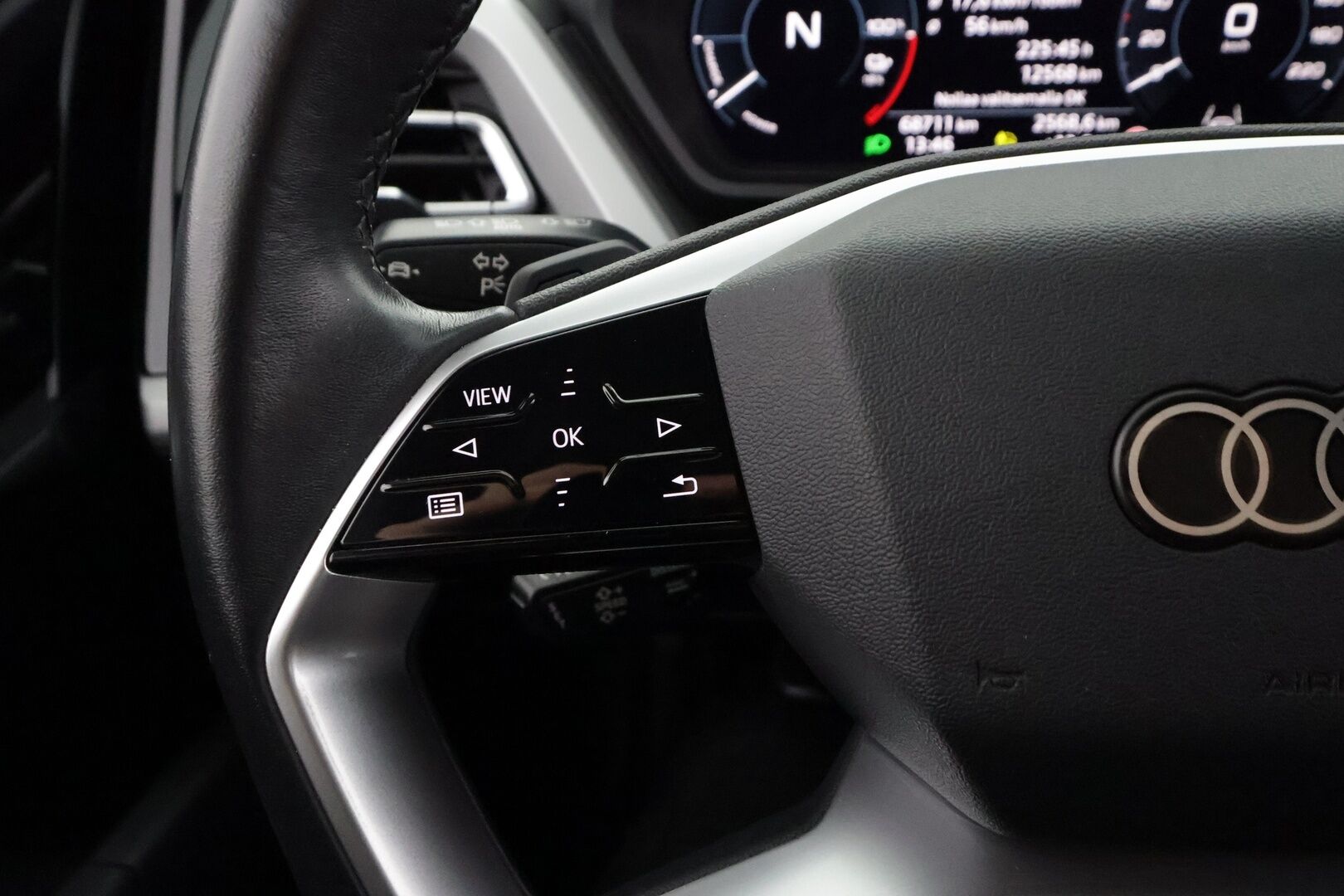 Audi Q4 e-tron 2023 35 e-tron - | ACC | ILP | Sporttipenkit | P.kamera | Navi | Digimittaristo | Kaistavahti | Apple & Android | Sähk. takaluukku | 1-om suomiauto | 2x renkaat aluin |