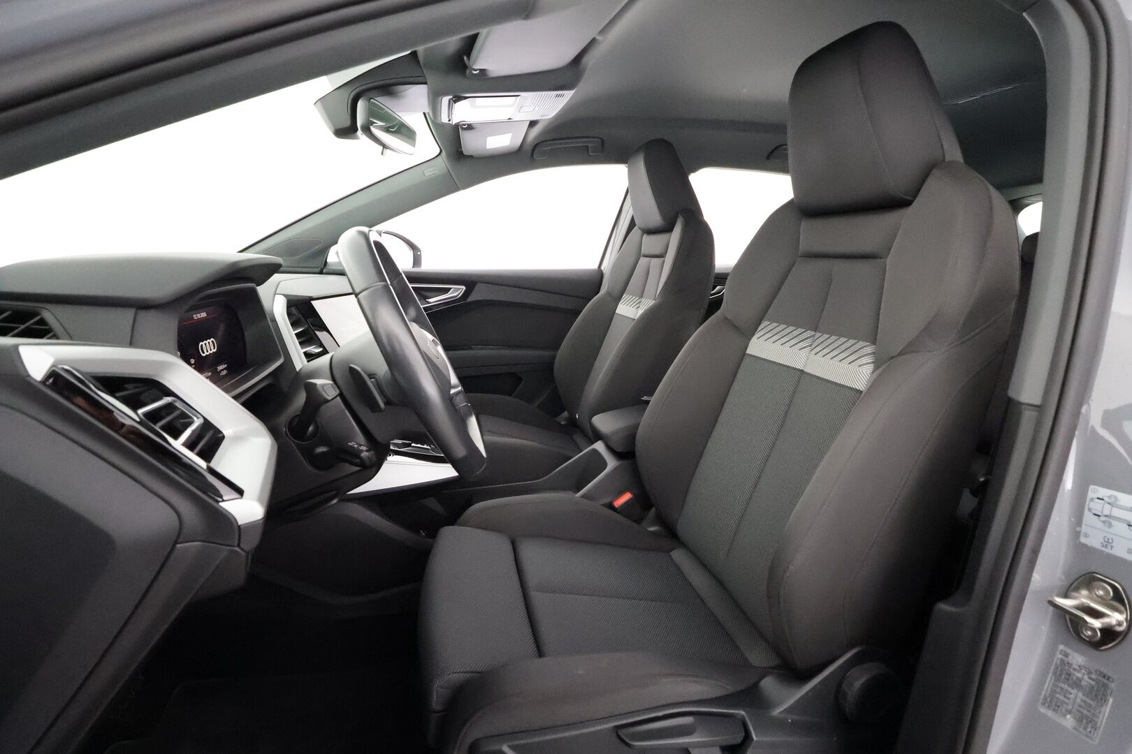 Audi Q4 e-tron 2023 35 e-tron - | ACC | ILP | Sporttipenkit | P.kamera | Navi | Digimittaristo | Kaistavahti | Apple & Android | Sähk. takaluukku | 1-om suomiauto | 2x renkaat aluin |