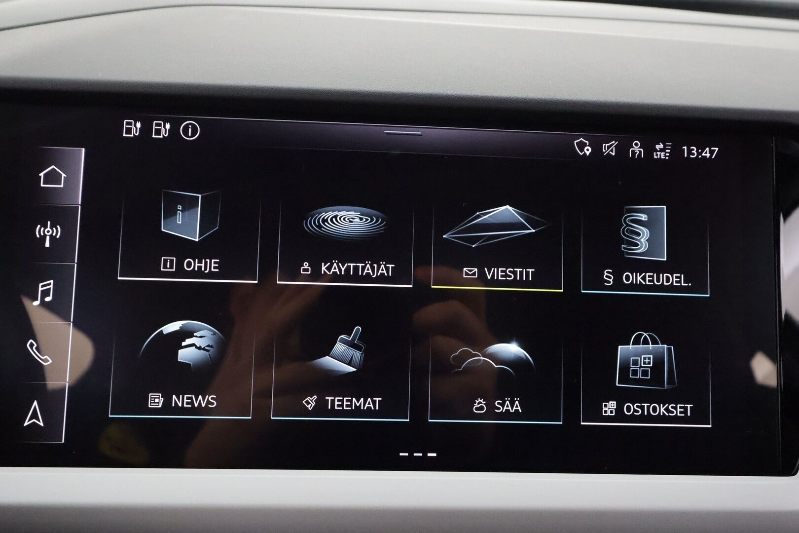 Audi Q4 e-tron 2023 35 e-tron - | ACC | ILP | Sporttipenkit | P.kamera | Navi | Digimittaristo | Kaistavahti | Apple & Android | Sähk. takaluukku | 1-om suomiauto | 2x renkaat aluin |