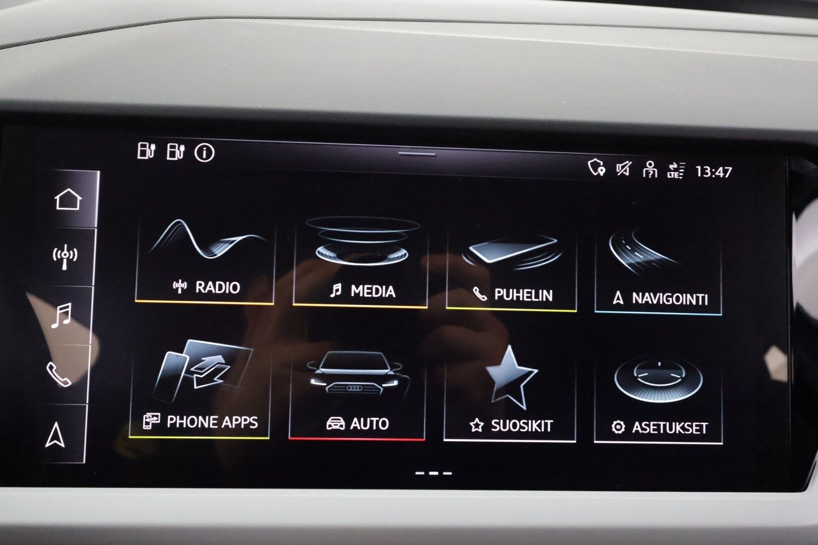 Audi Q4 e-tron 2023 35 e-tron - | ACC | ILP | Sporttipenkit | P.kamera | Navi | Digimittaristo | Kaistavahti | Apple & Android | Sähk. takaluukku | 1-om suomiauto | 2x renkaat aluin |
