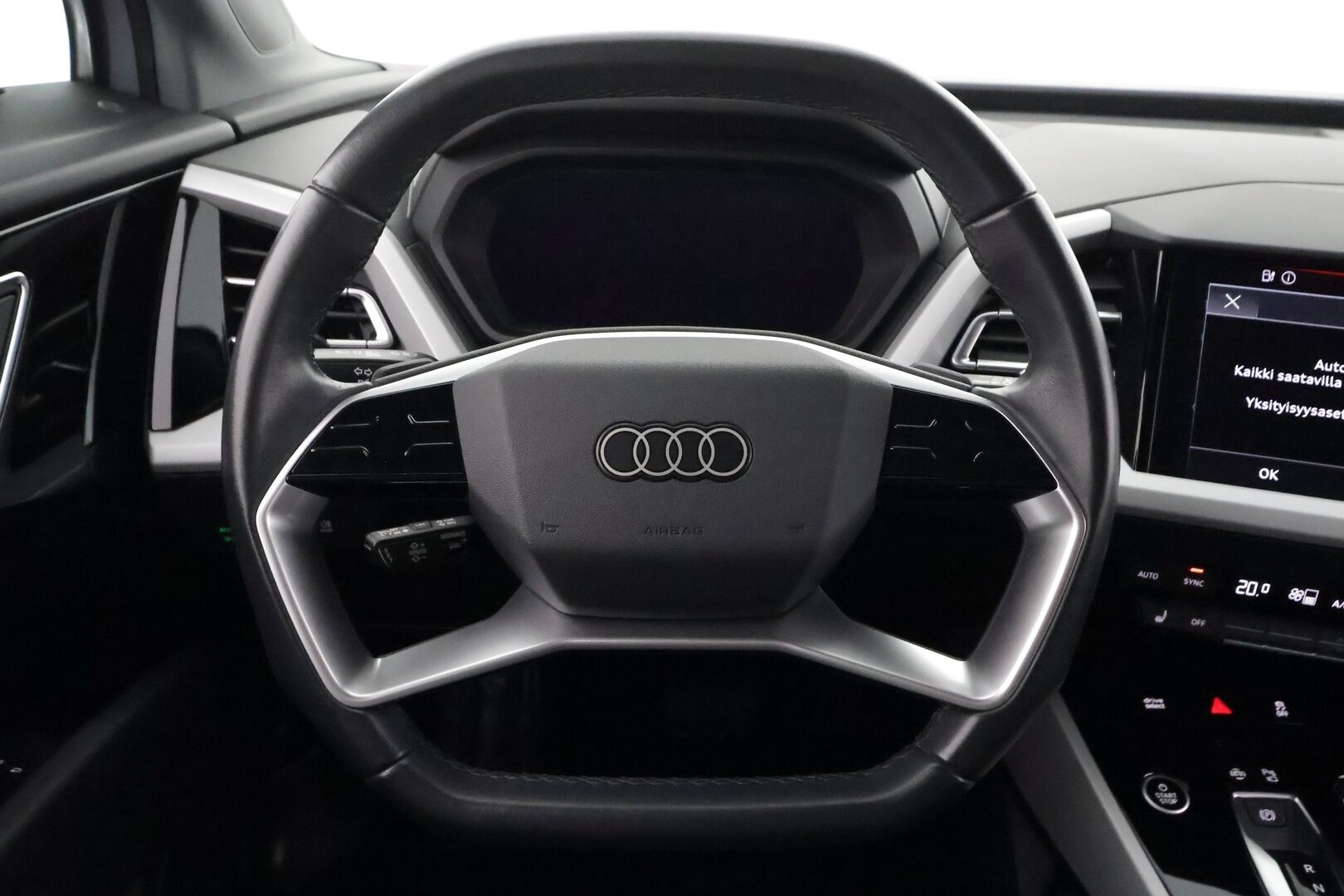 Audi Q4 e-tron 2023 35 e-tron - | ACC | ILP | Sporttipenkit | P.kamera | Navi | Digimittaristo | Kaistavahti | Apple & Android | Sähk. takaluukku | 1-om suomiauto | 2x renkaat aluin |