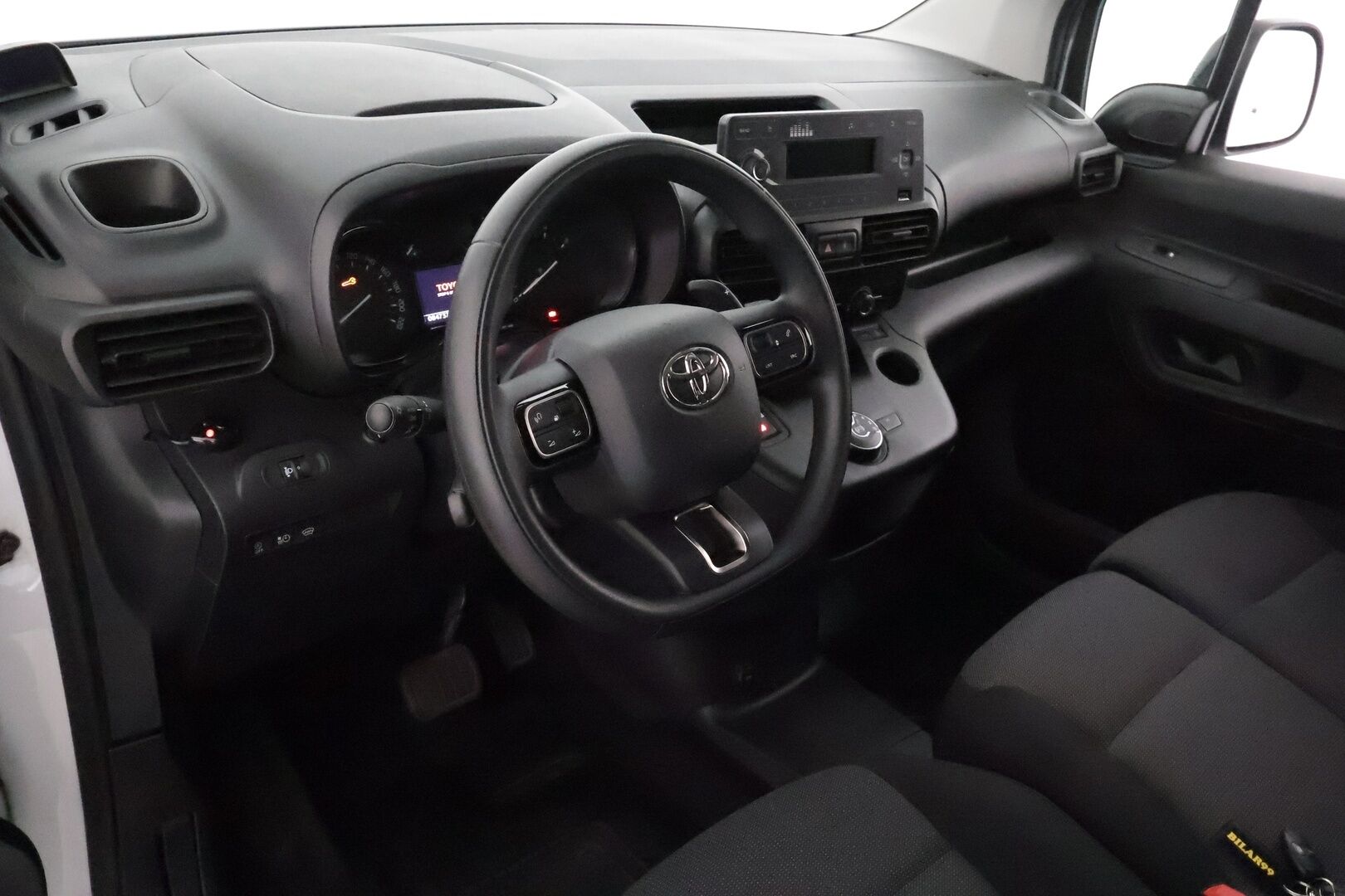 Toyota Proace CITY 2023 Active L2 1,5D 130 Automaatti 5ov 2510 **1-om Suomi-auto / Webasto / P.kamera / Vakkari / Ilmastointi / Bluetooth** - Kahdet Renkaat 