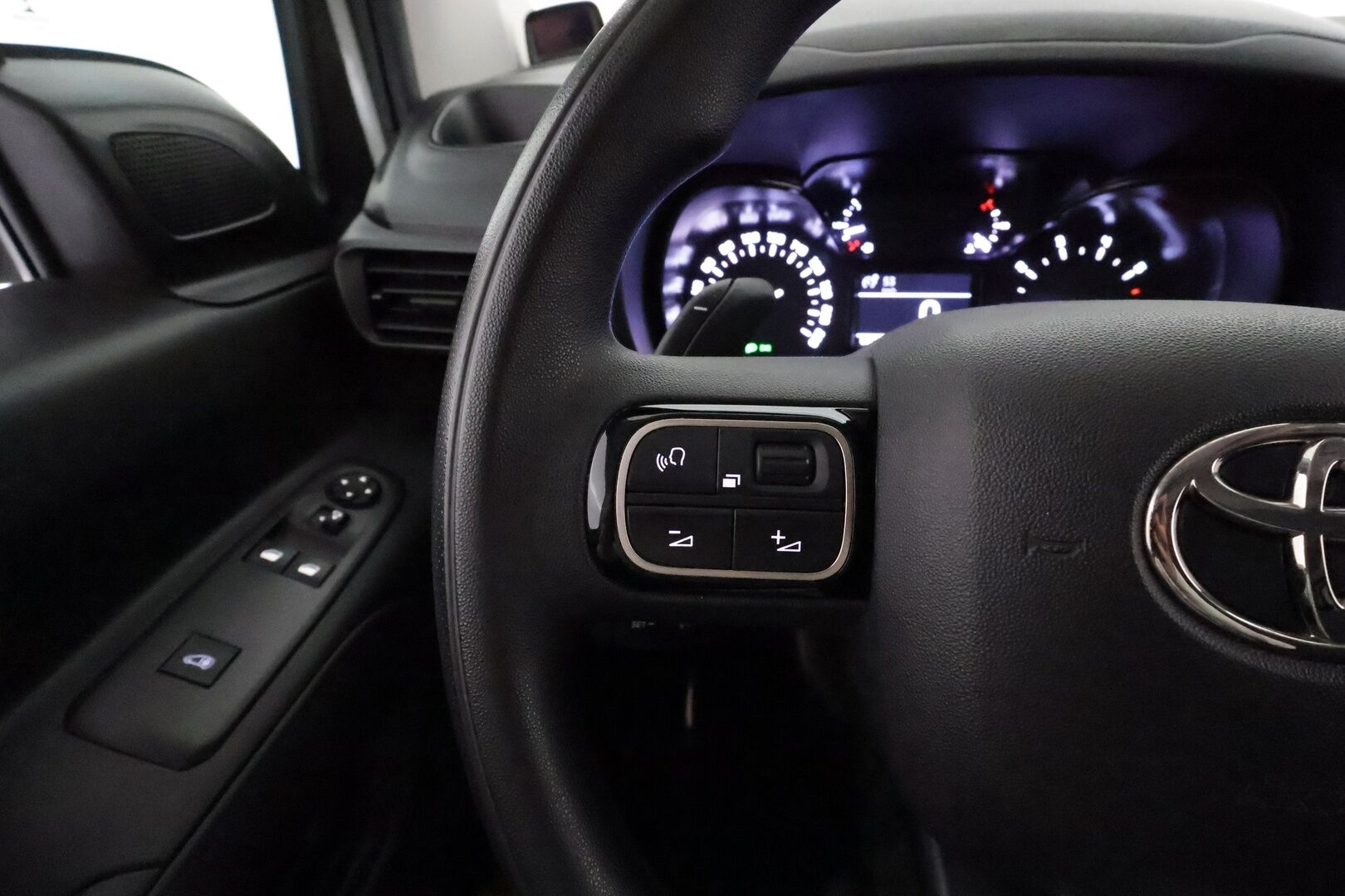 Toyota Proace CITY 2023 Active L2 1,5D 130 Automaatti 5ov 2510 *ALV / Suomi auto / Vakkari / TULOSSA