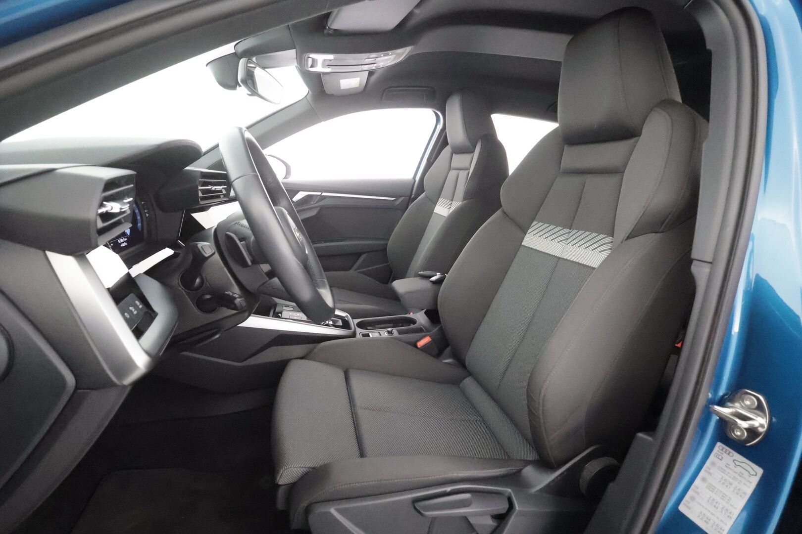 Audi A3 2023 Sportback Progress Plus 40 TFSI e 150kW S tronic - Koukku | ACC | B&O | P.kamera | Matrix | Sport-penkit | Digimittaristo | Keyless | Kaistavahti | Katveavustin | 1-om Suomi-auto | Kahdet renkaat | 2x Latauskaapelit |
