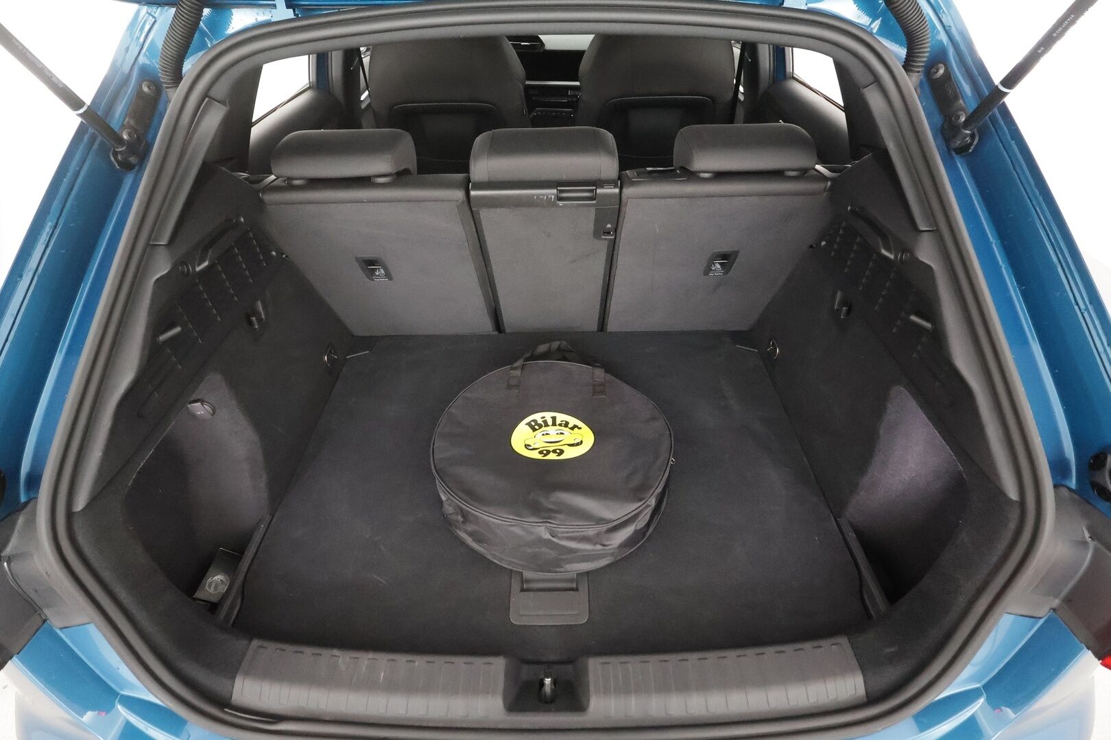 Audi A3 2023 Sportback Progress Plus 40 TFSI e 150kW S tronic - Koukku | ACC | B&O | P.kamera | Matrix | Sport-penkit | Digimittaristo | Keyless | Kaistavahti | Katveavustin | 1-om Suomi-auto | Kahdet renkaat | 2x Latauskaapelit |