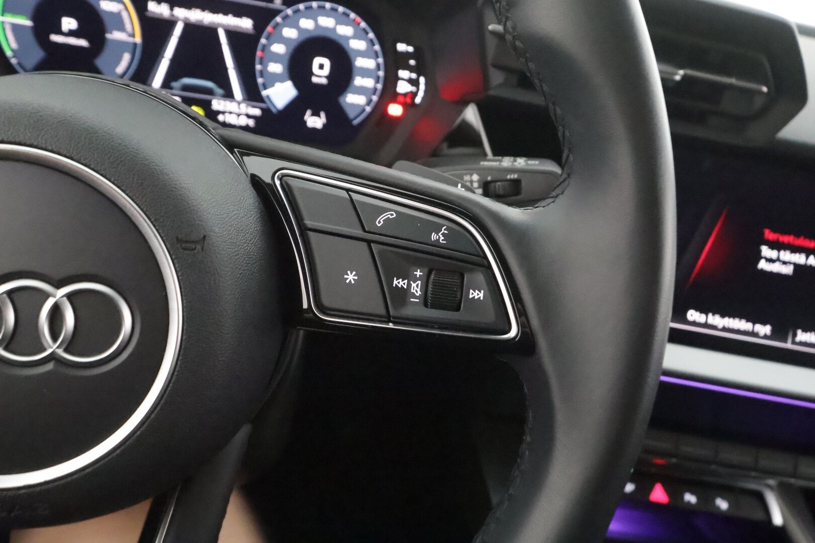 Audi A3 2023 Sportback Progress Plus 40 TFSI e 150kW S tronic - Koukku | ACC | B&O | P.kamera | Matrix | Sport-penkit | Digimittaristo | Keyless | Kaistavahti | Katveavustin | 1-om Suomi-auto | Kahdet renkaat | 2x Latauskaapelit |