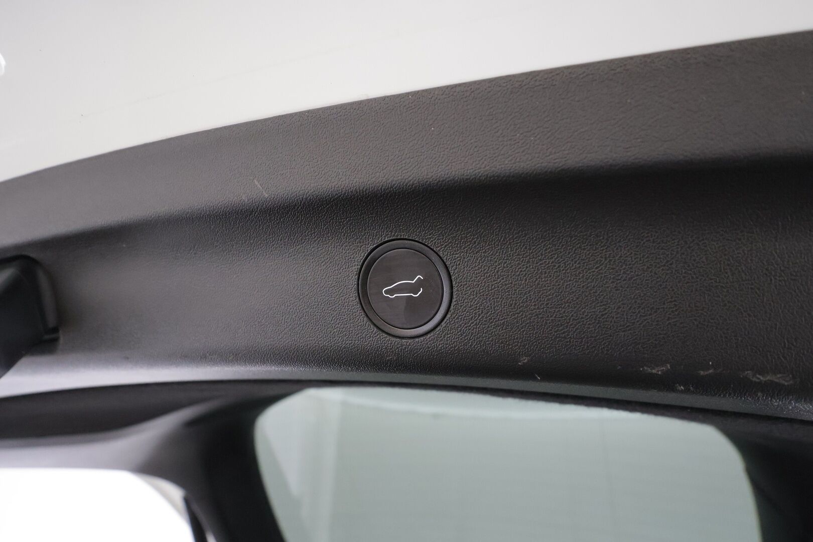 Tesla Model Y 2023 Performance * Suomi-auto / Lasikatto / Premium Audio / P.kamera / Koukku / Nahat / ILP / Matrix LED * - Kahdet renkaat aluvanteilla - HULLUT JOULUT KORKOTARJOUS 2,49% 